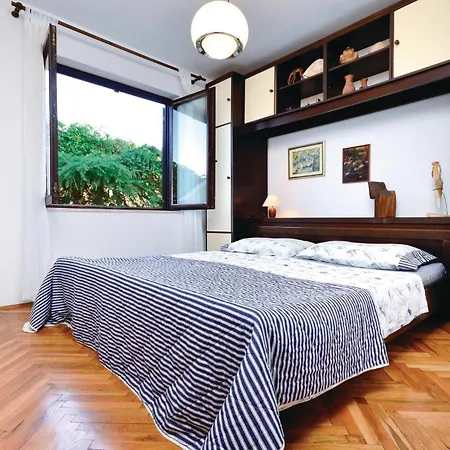 Holiday home Lovely In Kanica With House Sea View