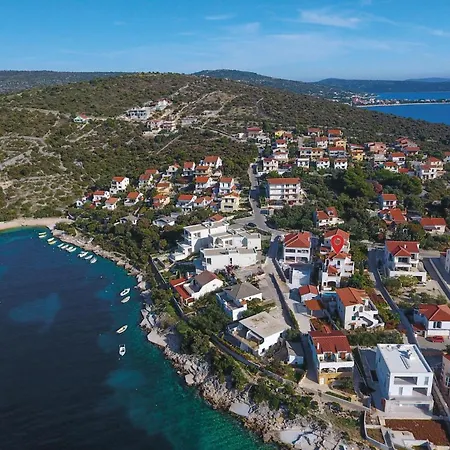 Holiday home Lovely In Kanica With House Sea View *