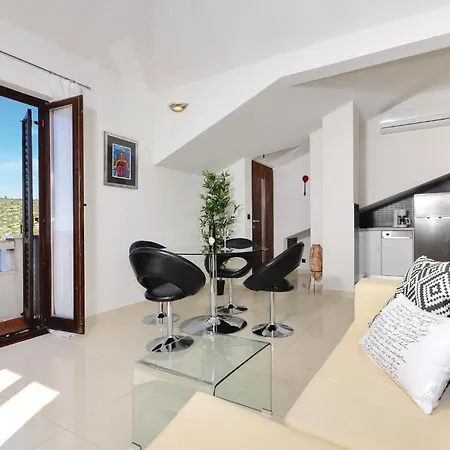 Holiday home Lovely In Kanica With House Sea View *
