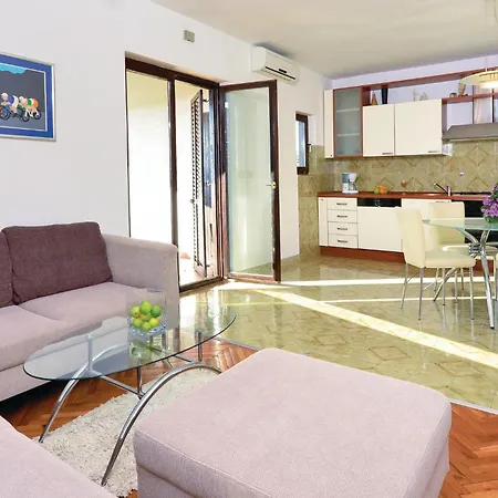 Holiday home Lovely In Kanica With House Sea View *